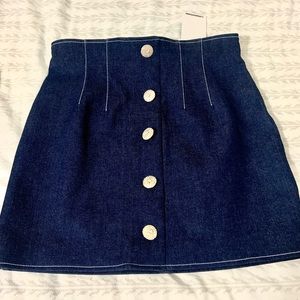 Mini skirt in new condition
